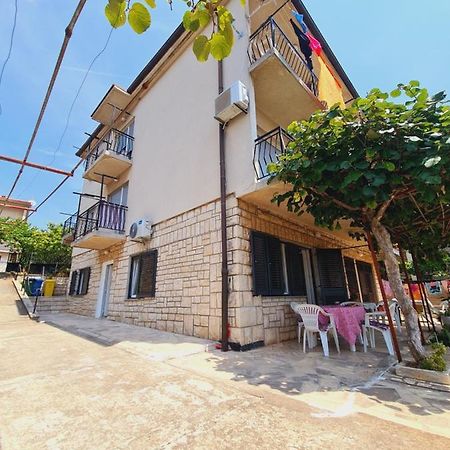 Apartments Viktorija Pula Bagian luar foto