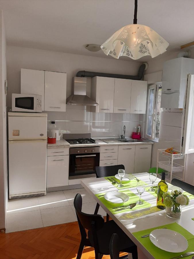 Apartments Viktorija Pula Bagian luar foto