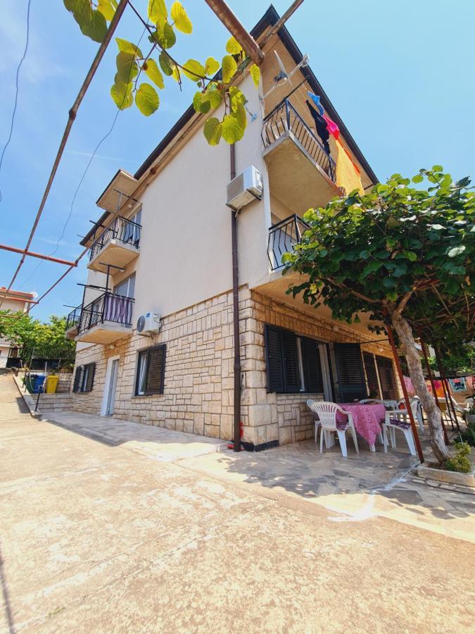 Apartments Viktorija Pula Bagian luar foto
