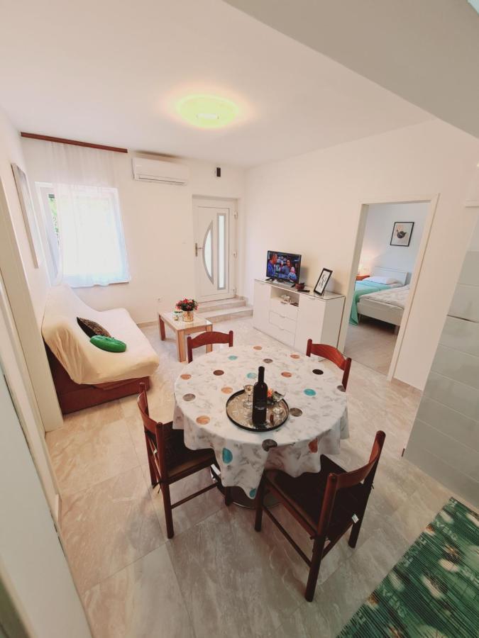 Apartments Viktorija Pula Bagian luar foto