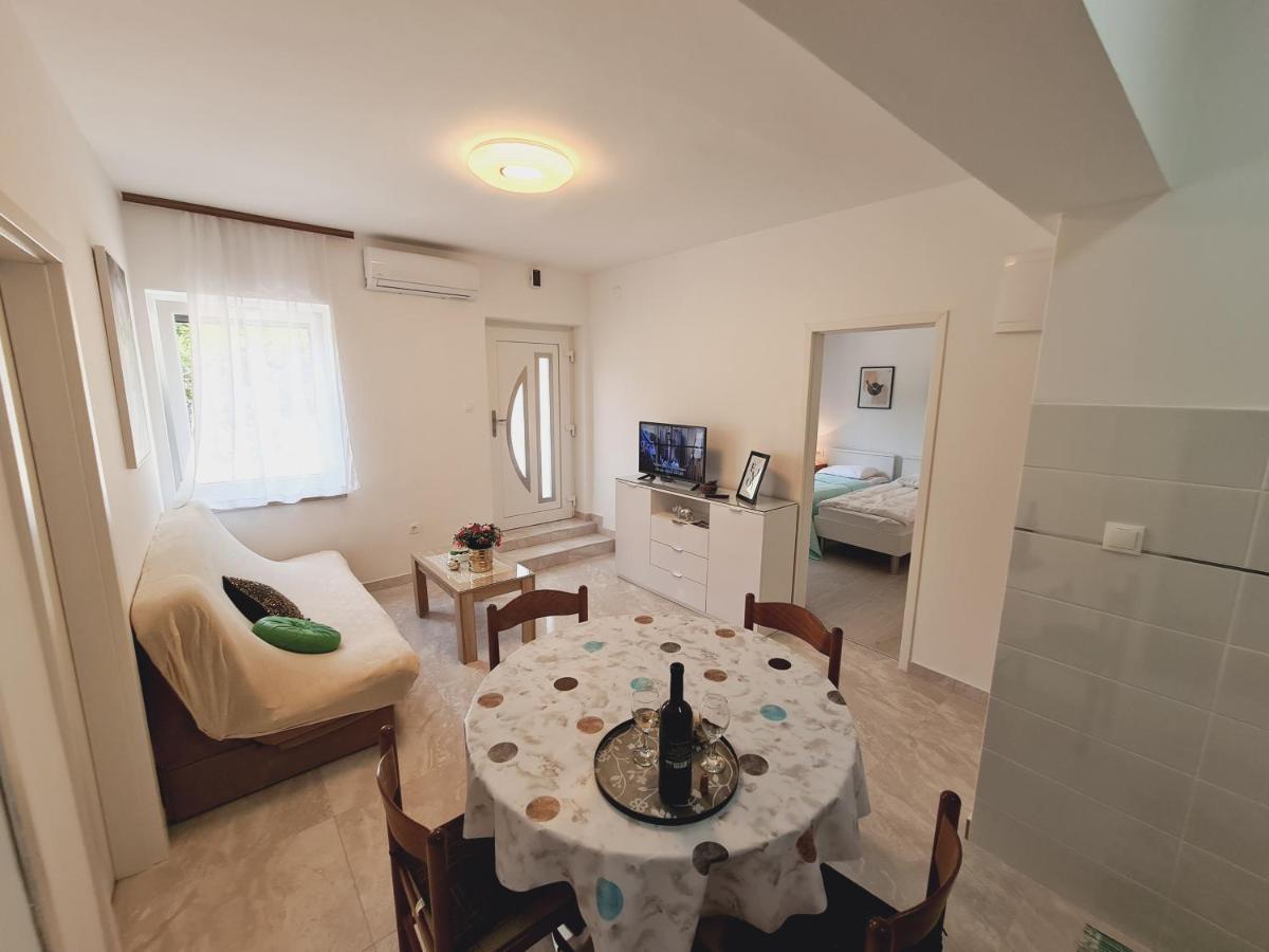 Apartments Viktorija Pula Bagian luar foto